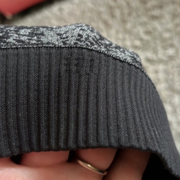 Lululemon | Womens seamless sweater - Picture 9 of 9